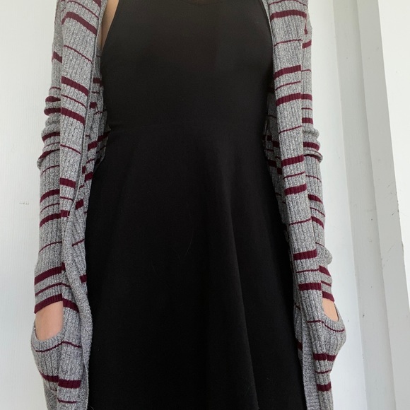 Gray and maroon striped cardigan - Picture 4 of 4